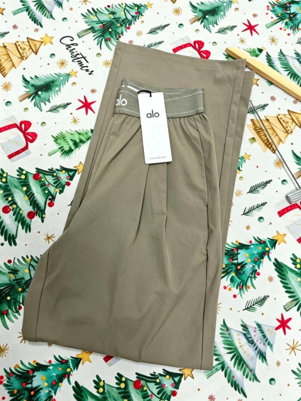 NWT ALO Yoga Suit Up Trouser🎎Olive Regular 30" Inseam Relaxed Pants🎊 - Picture 7 of 7